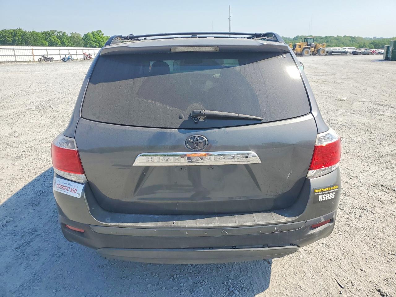 TOYOTA HIGHLANDER 2011 — 7