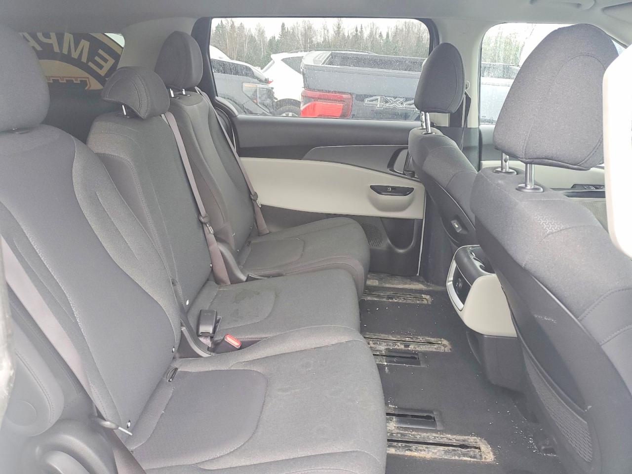 KIA CARNIVAL 2023 — 12