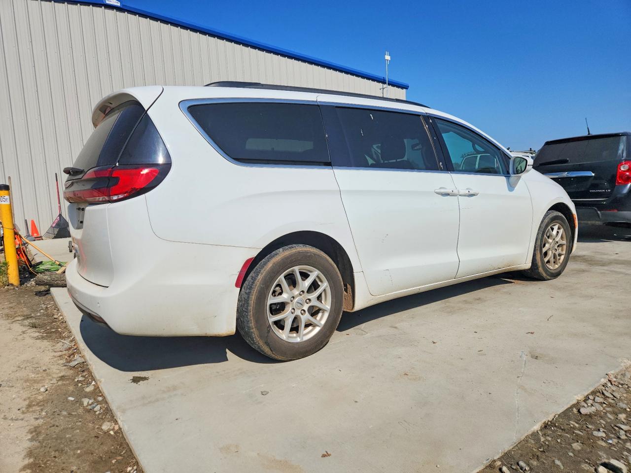 CHRYSLER PACIFICA 2022 — 4