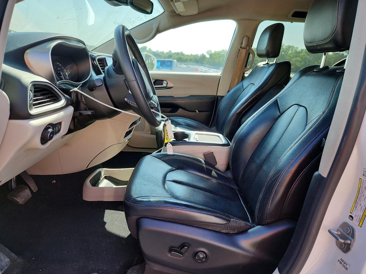 CHRYSLER PACIFICA 2022 — 8