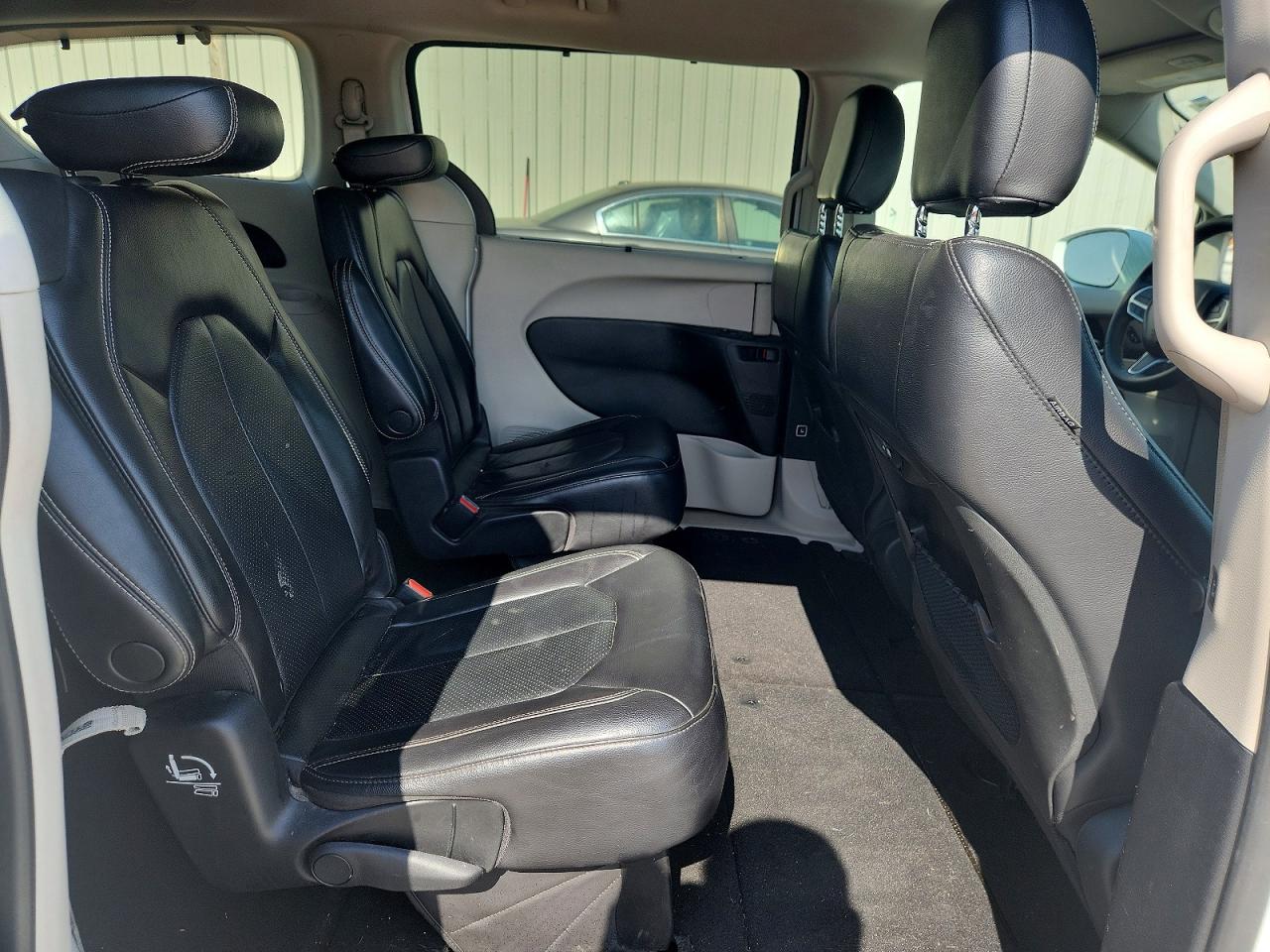 CHRYSLER PACIFICA 2022 — 12