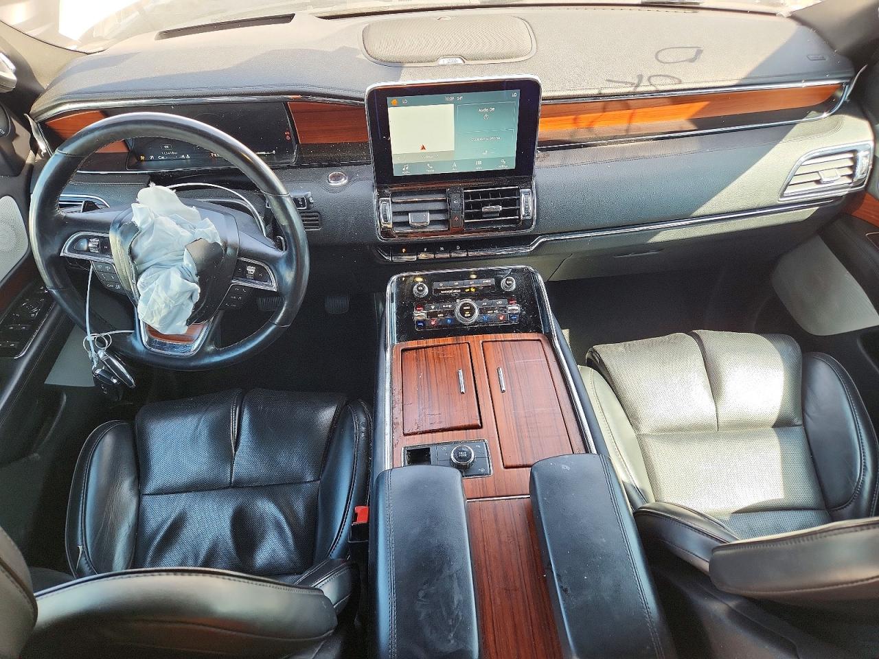 LINCOLN NAVIGATOR 2019 — 9