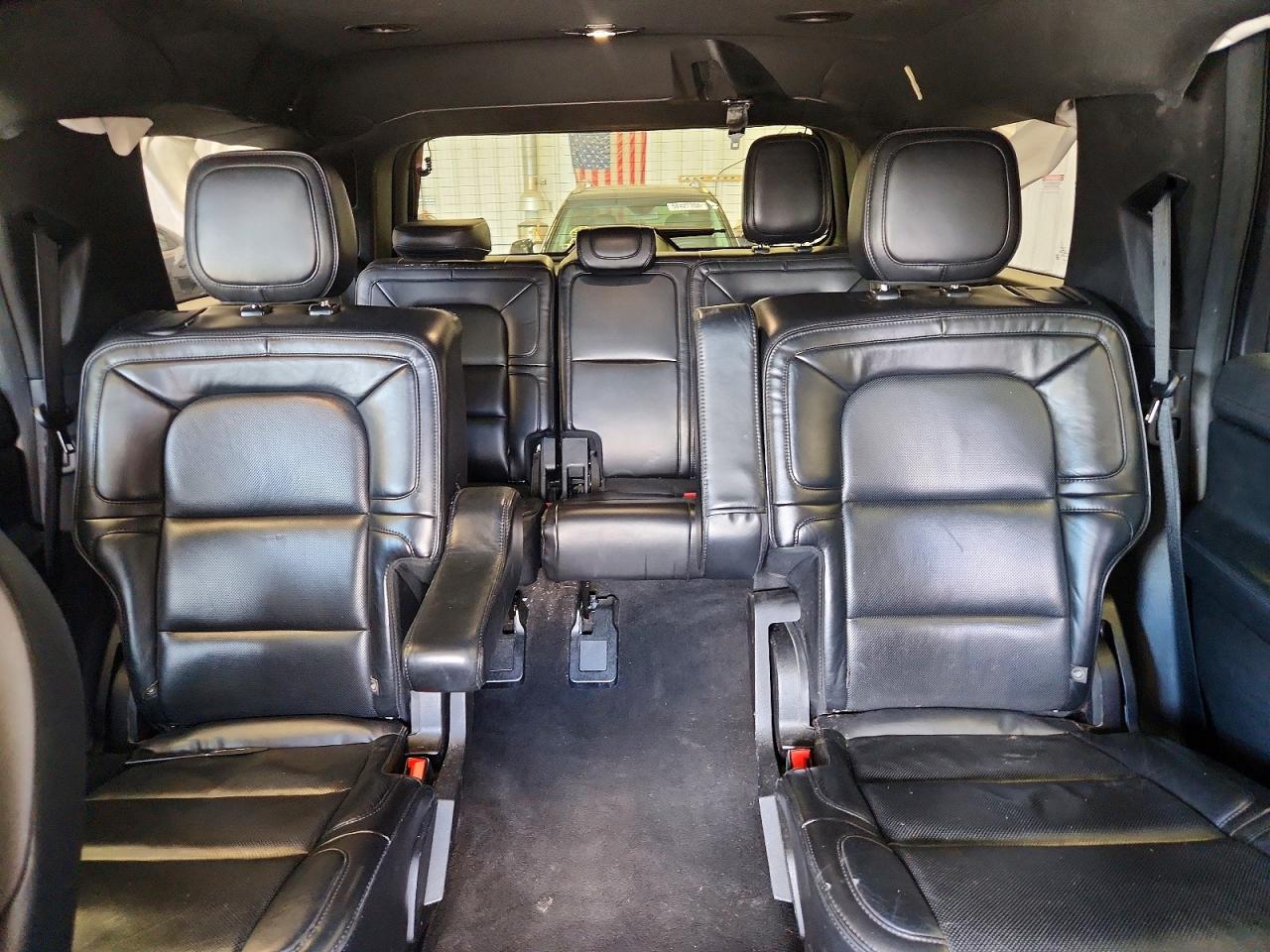LINCOLN NAVIGATOR 2019 — 11