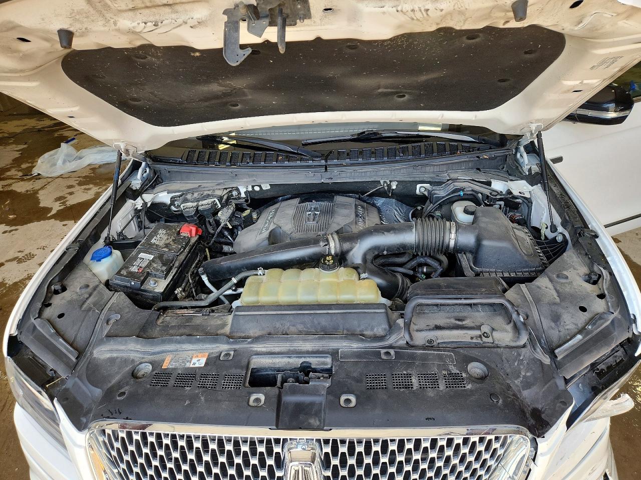 LINCOLN NAVIGATOR 2019 — 13