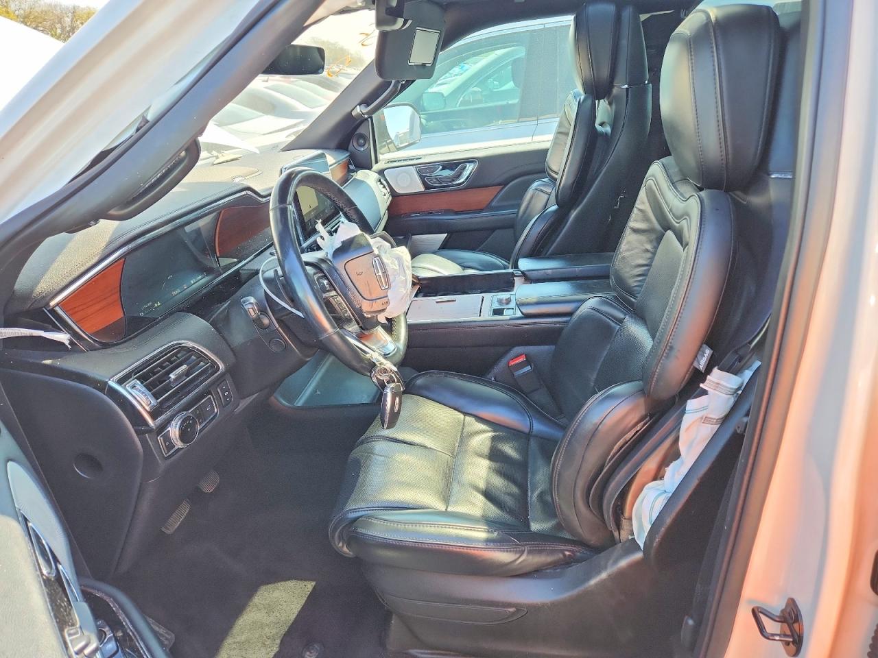 LINCOLN NAVIGATOR 2019 — 8