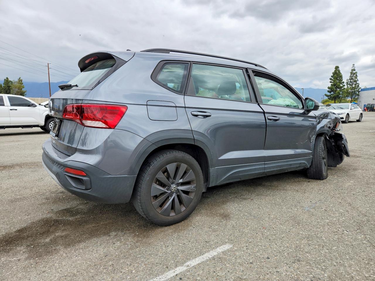 VOLKSWAGEN TAOS 2022 — 4