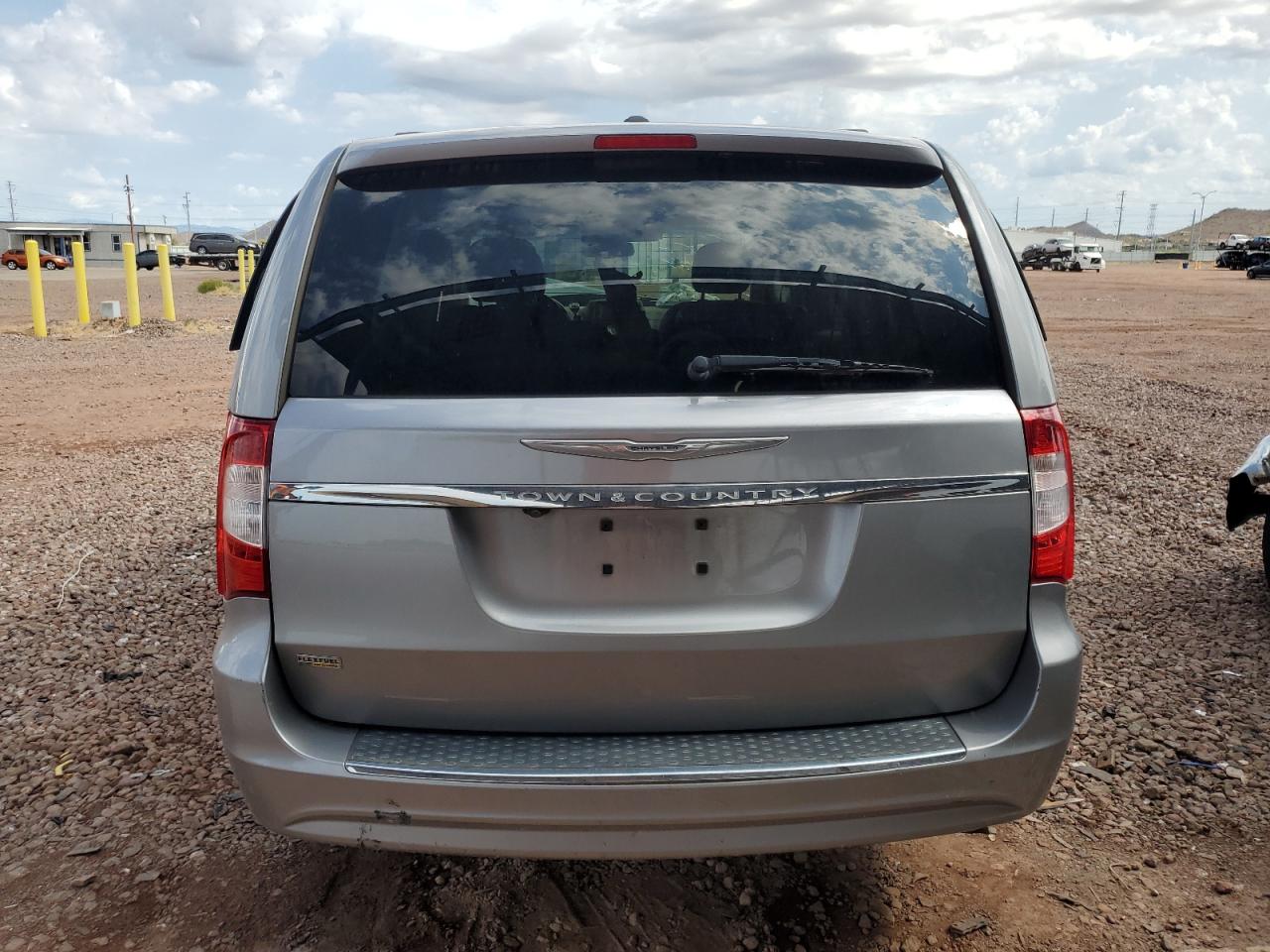 CHRYSLER TOWN & COUNTRY 2016 — 7