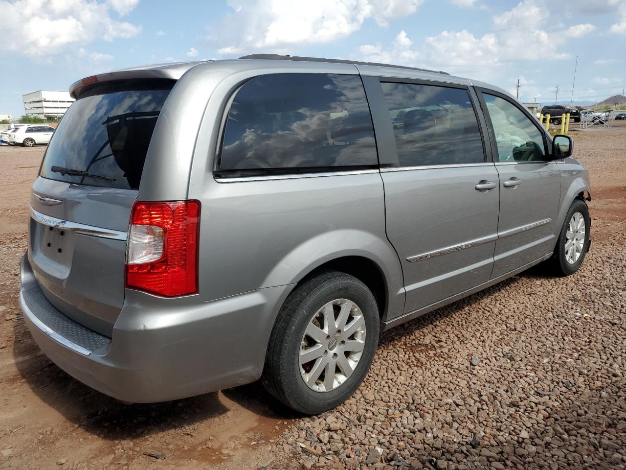 CHRYSLER TOWN & COUNTRY 2016 — 4