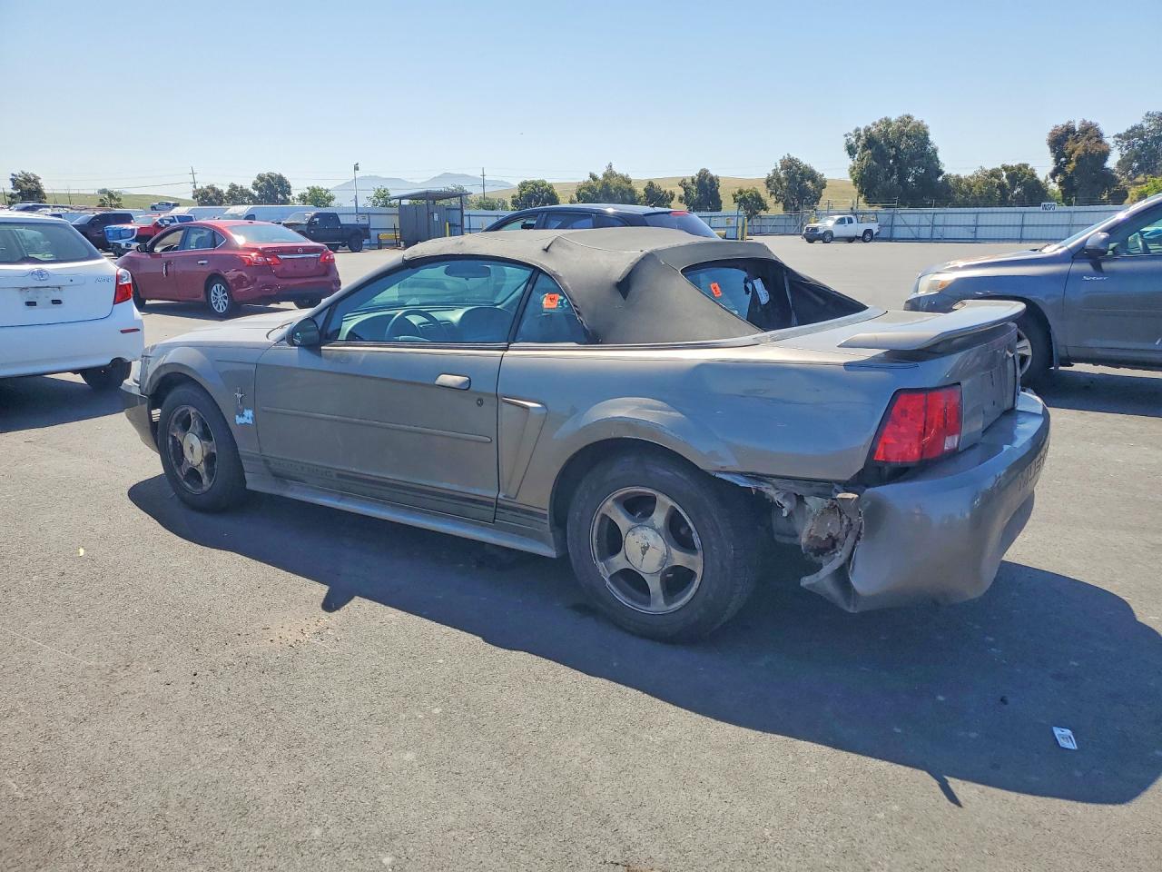 FORD MUSTANG 2001 — 3