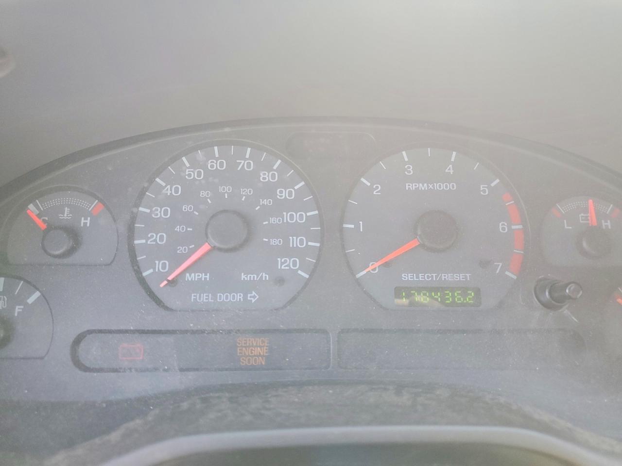 FORD MUSTANG 2001 — 10