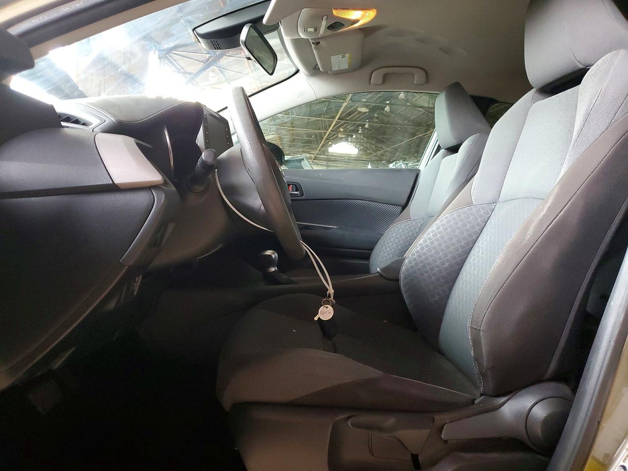 TOYOTA C-HR 2021 — 8