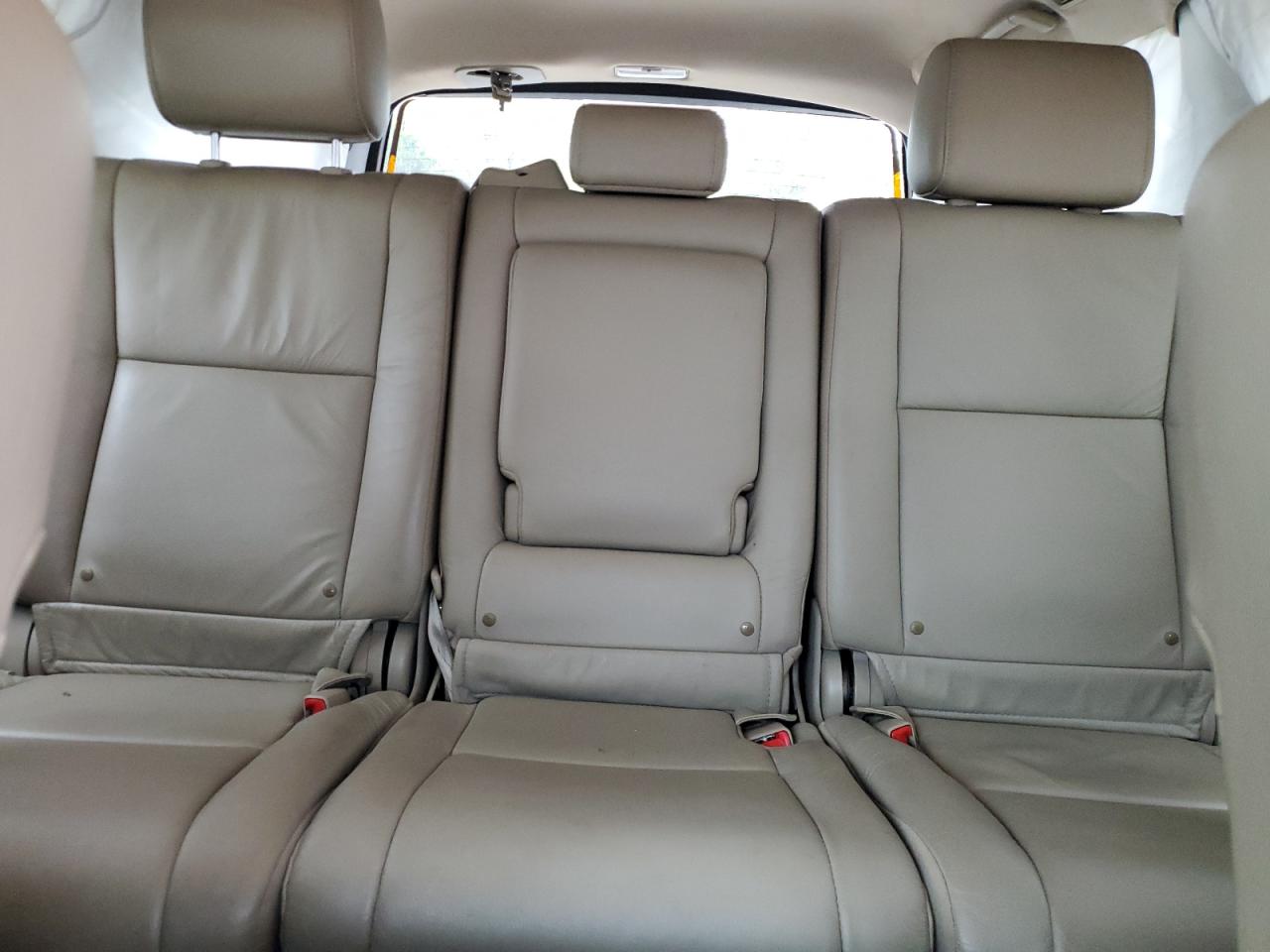 TOYOTA SEQUOIA 2016 — 11
