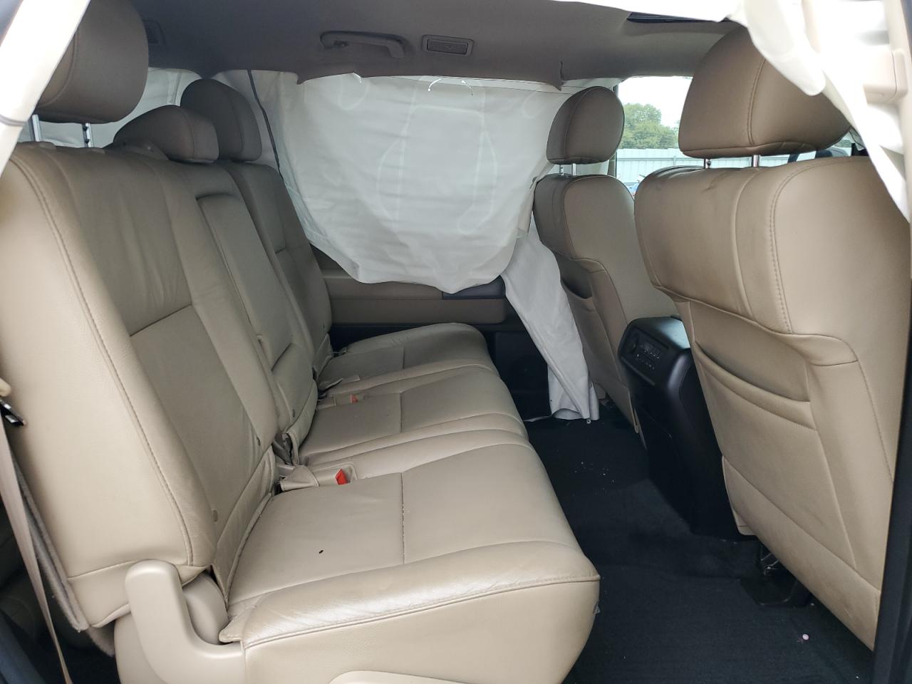 TOYOTA SEQUOIA 2016 — 12