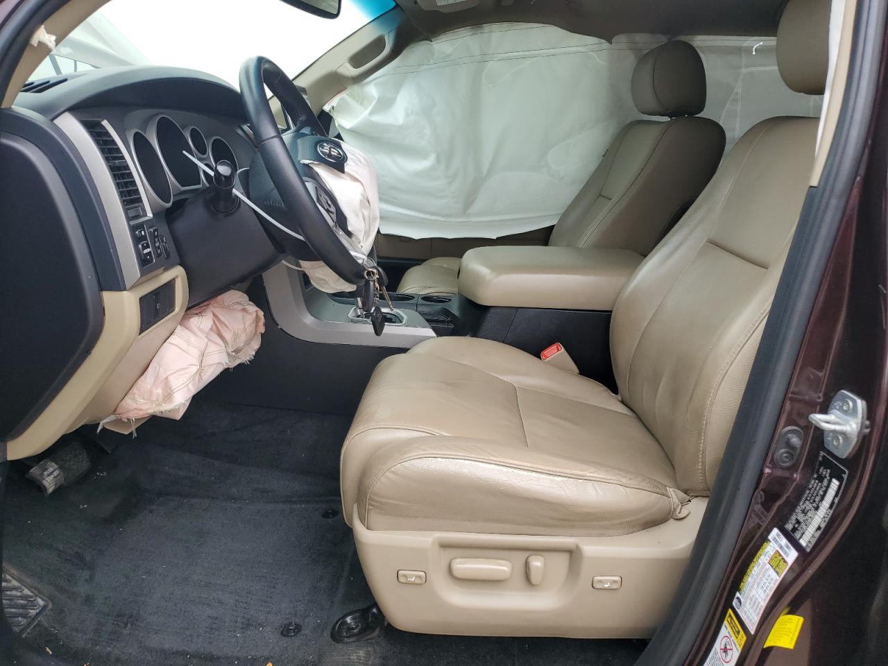 TOYOTA SEQUOIA 2016 — 8