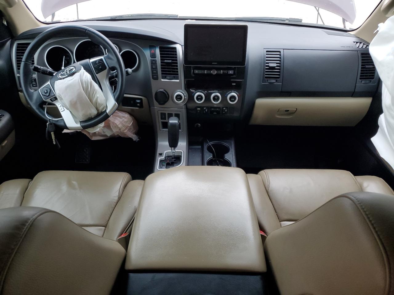 TOYOTA SEQUOIA 2016 — 9