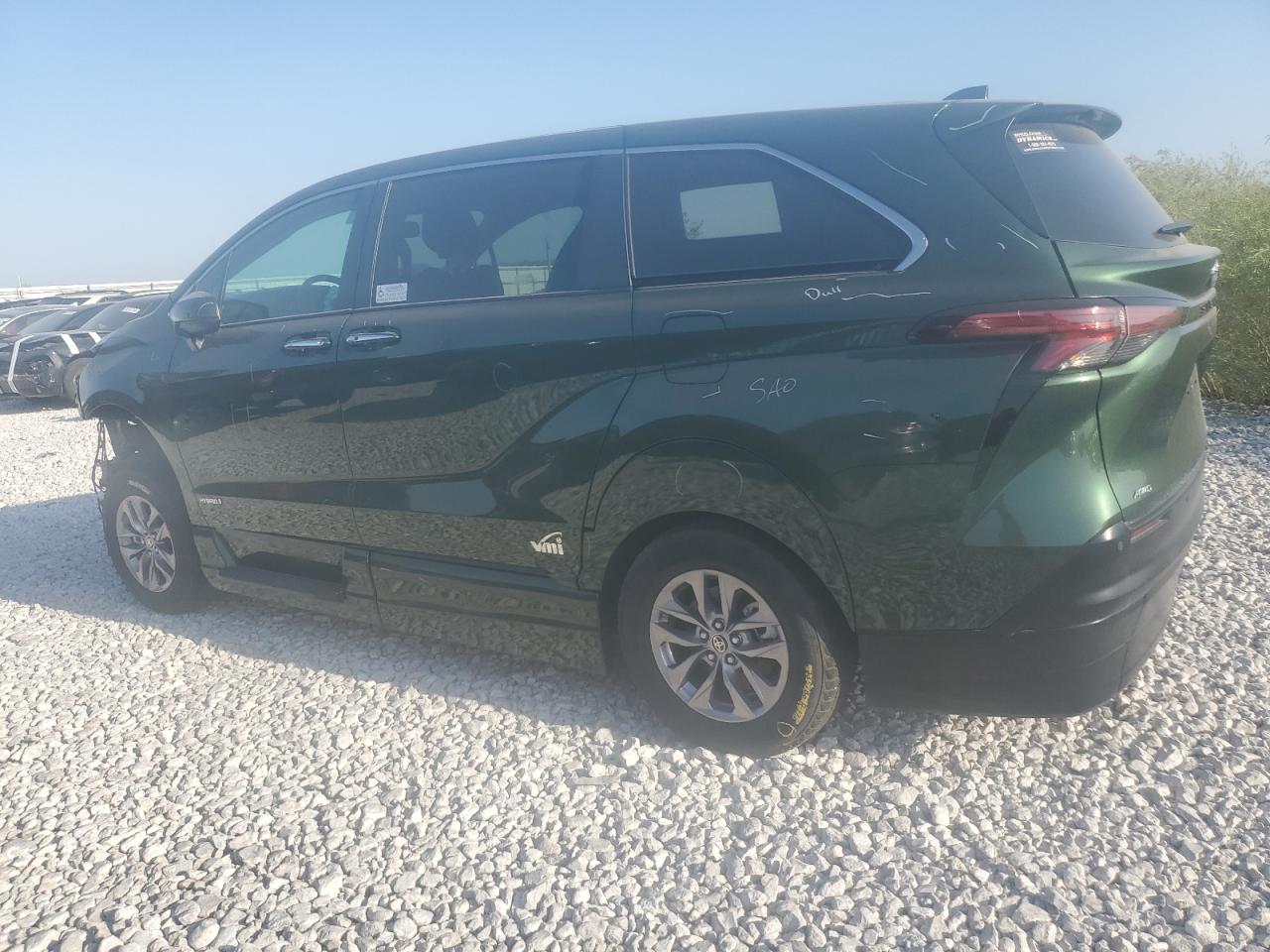 TOYOTA SIENNA 2021 — 3