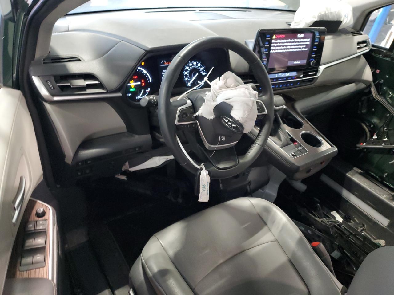 TOYOTA SIENNA 2021 — 9