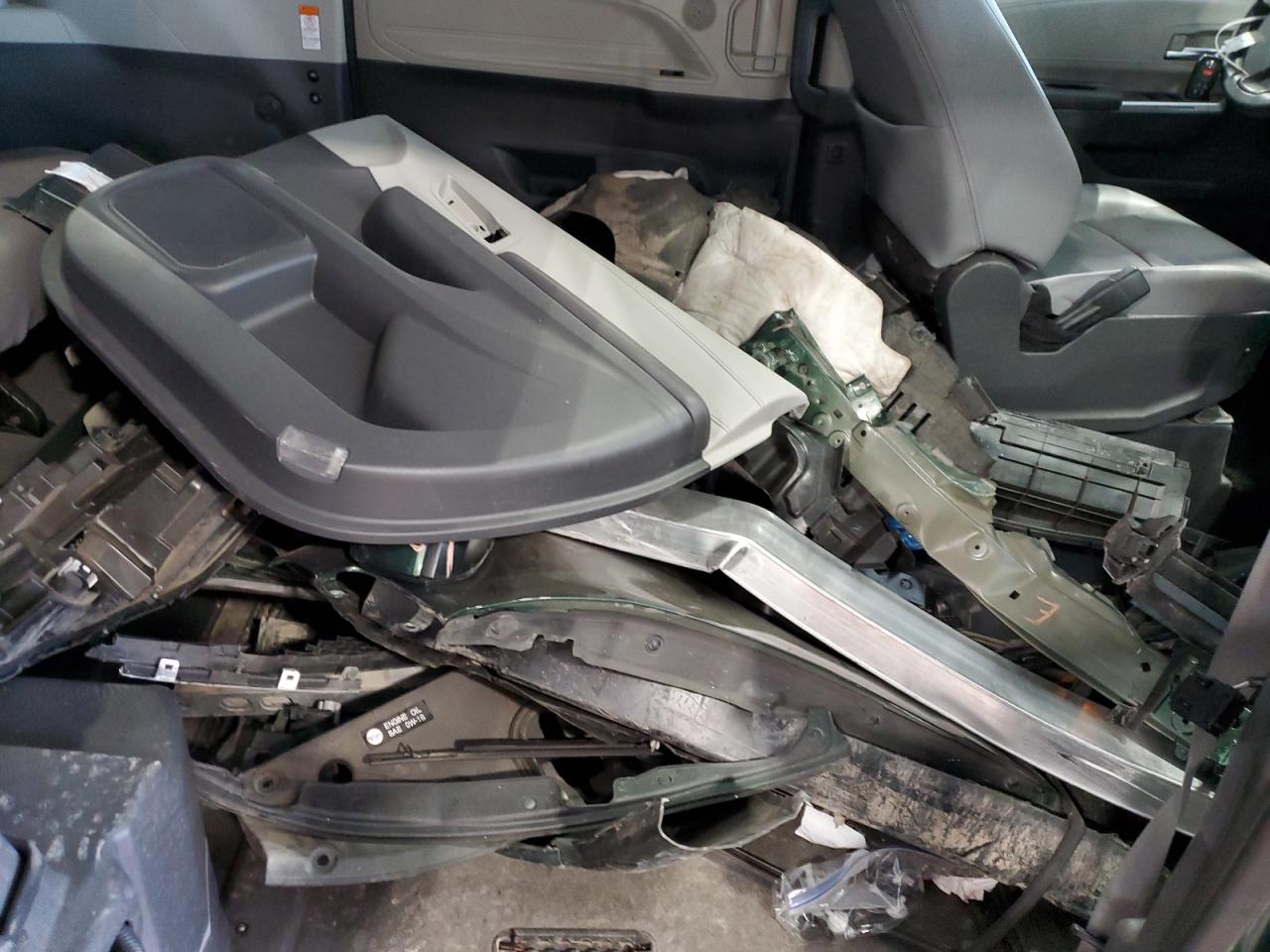 TOYOTA SIENNA 2021 — 13