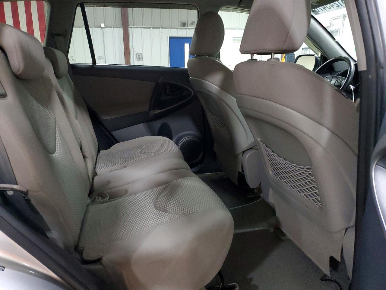 TOYOTA RAV4 2011 — 12