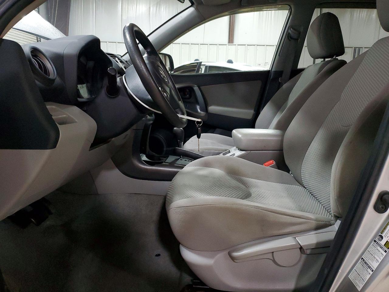 TOYOTA RAV4 2011 — 8