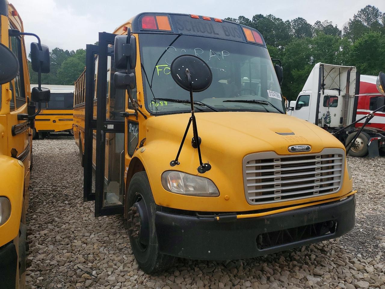 2011 THOMAS SAF-T-LINER C2