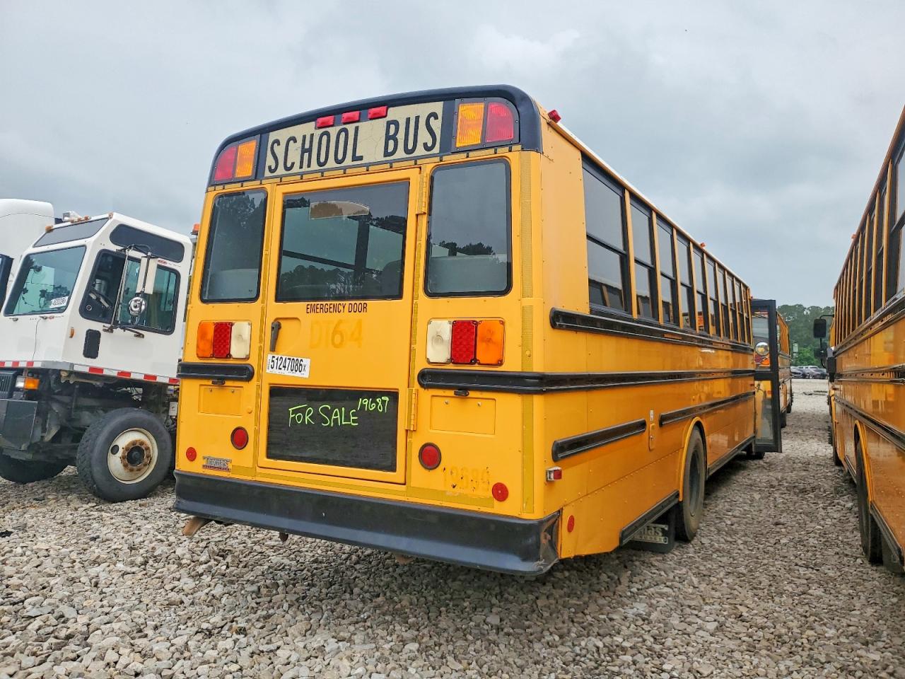 2011 THOMAS SAF-T-LINER C2