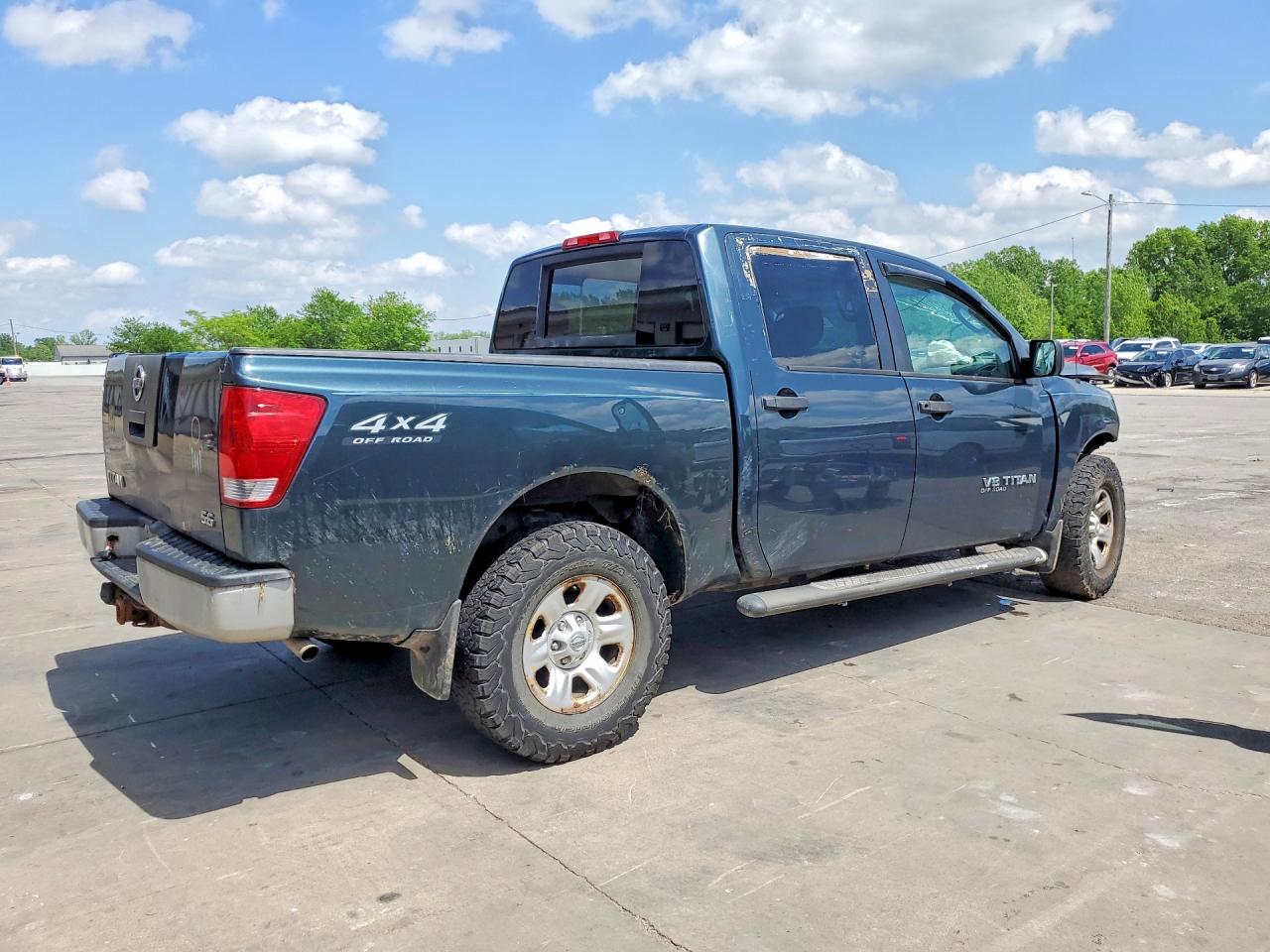 NISSAN TITAN 2005 — 4