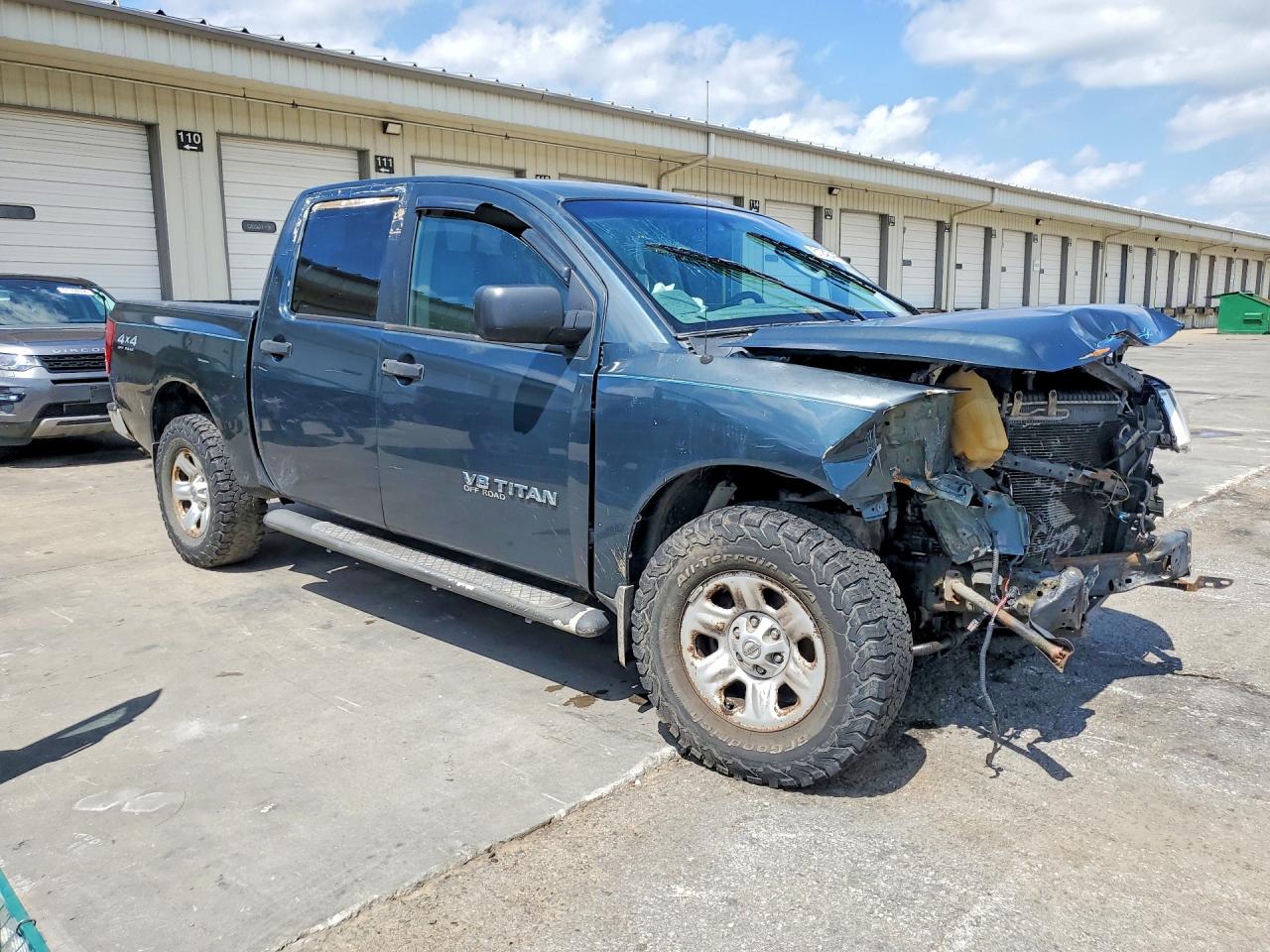 NISSAN TITAN 2005 — 5
