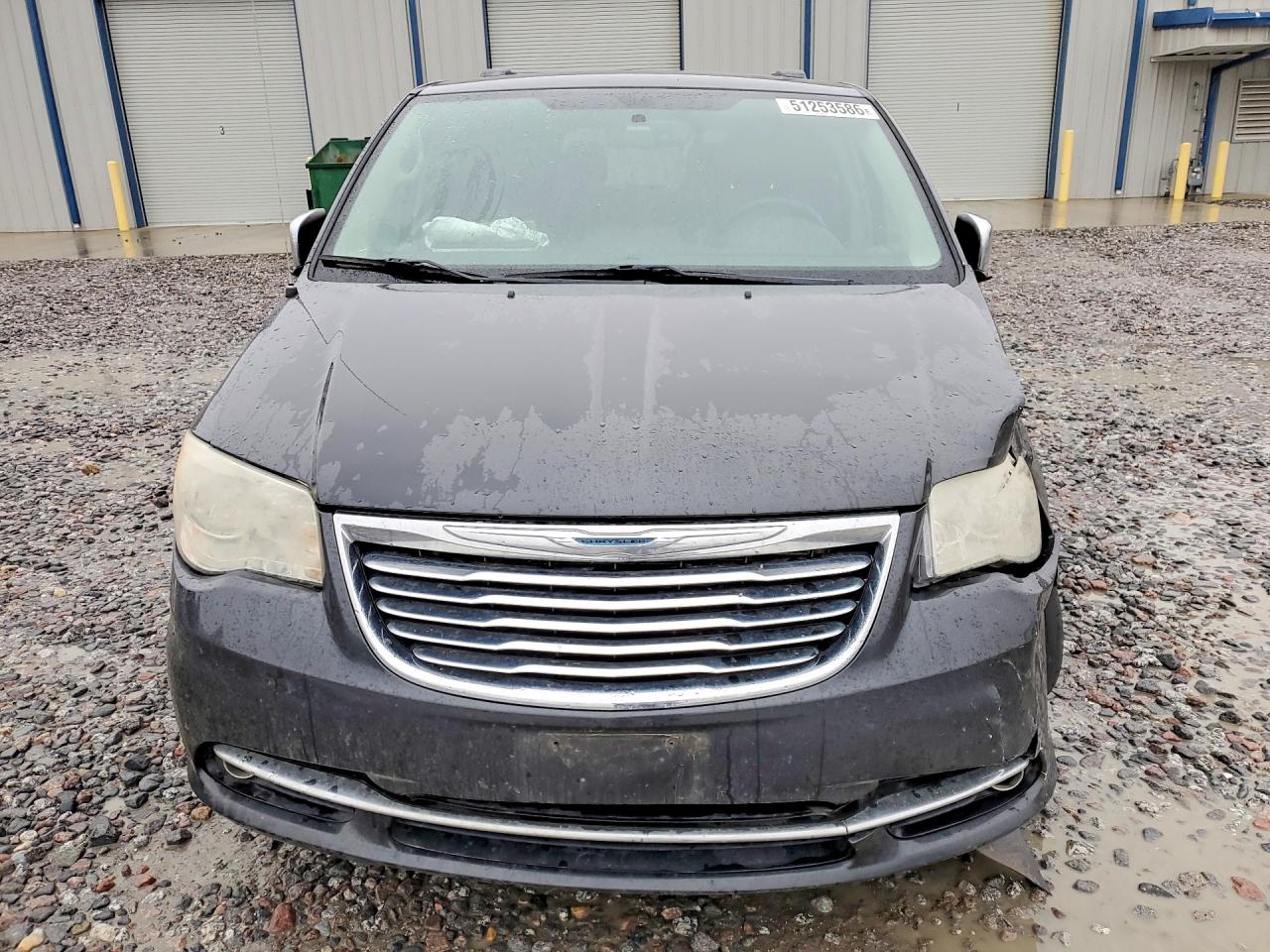 CHRYSLER TOWN & COUNTRY 2011 — 6