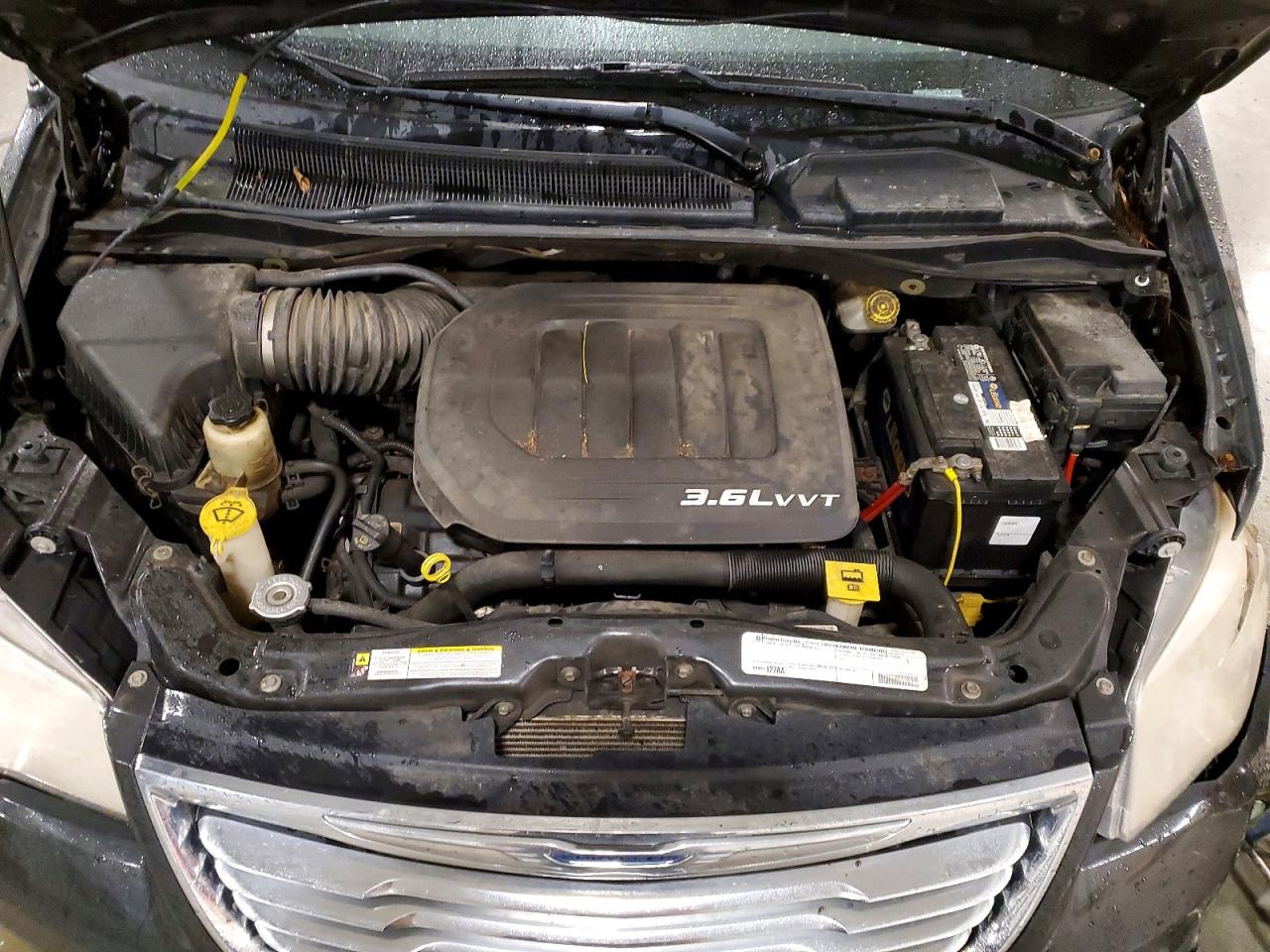 CHRYSLER TOWN & COUNTRY 2011 — 13