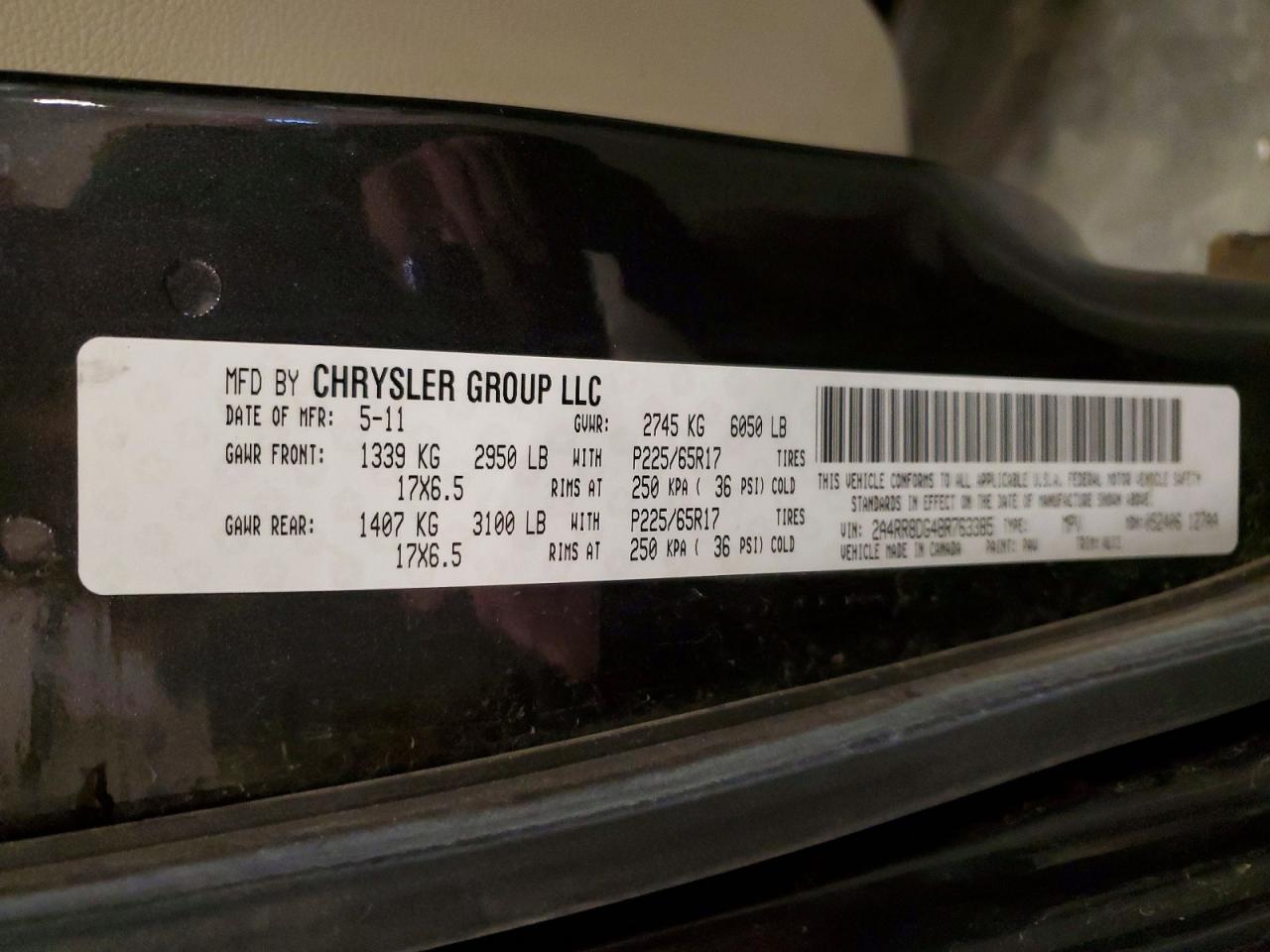 CHRYSLER TOWN & COUNTRY 2011 — 14