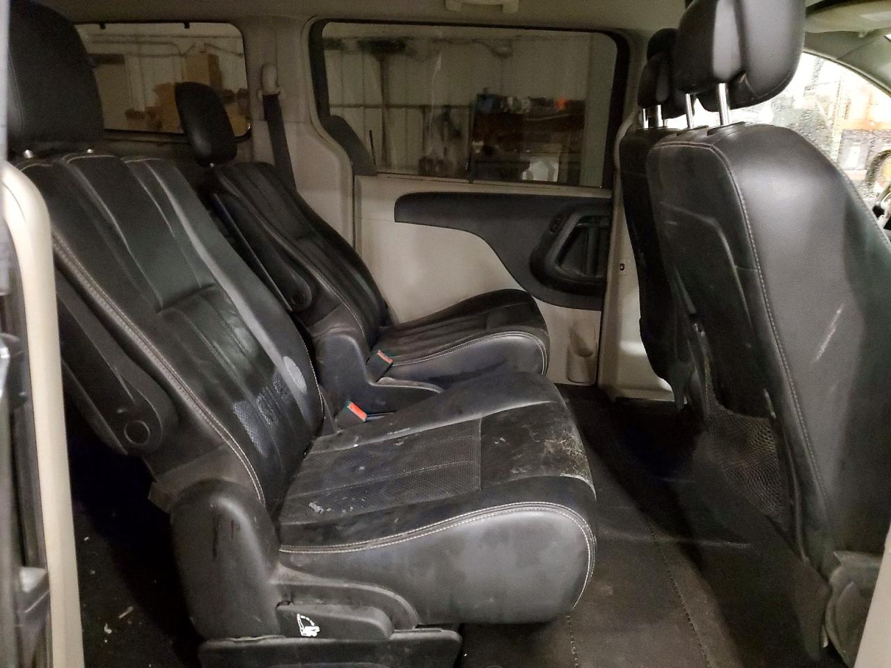 CHRYSLER TOWN & COUNTRY 2011 — 12
