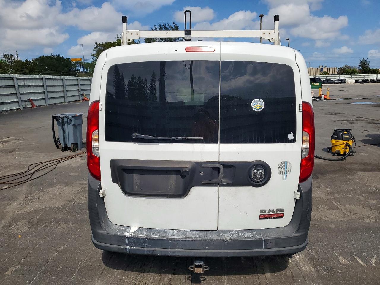 RAM PROMASTER CITY 2015 — 7