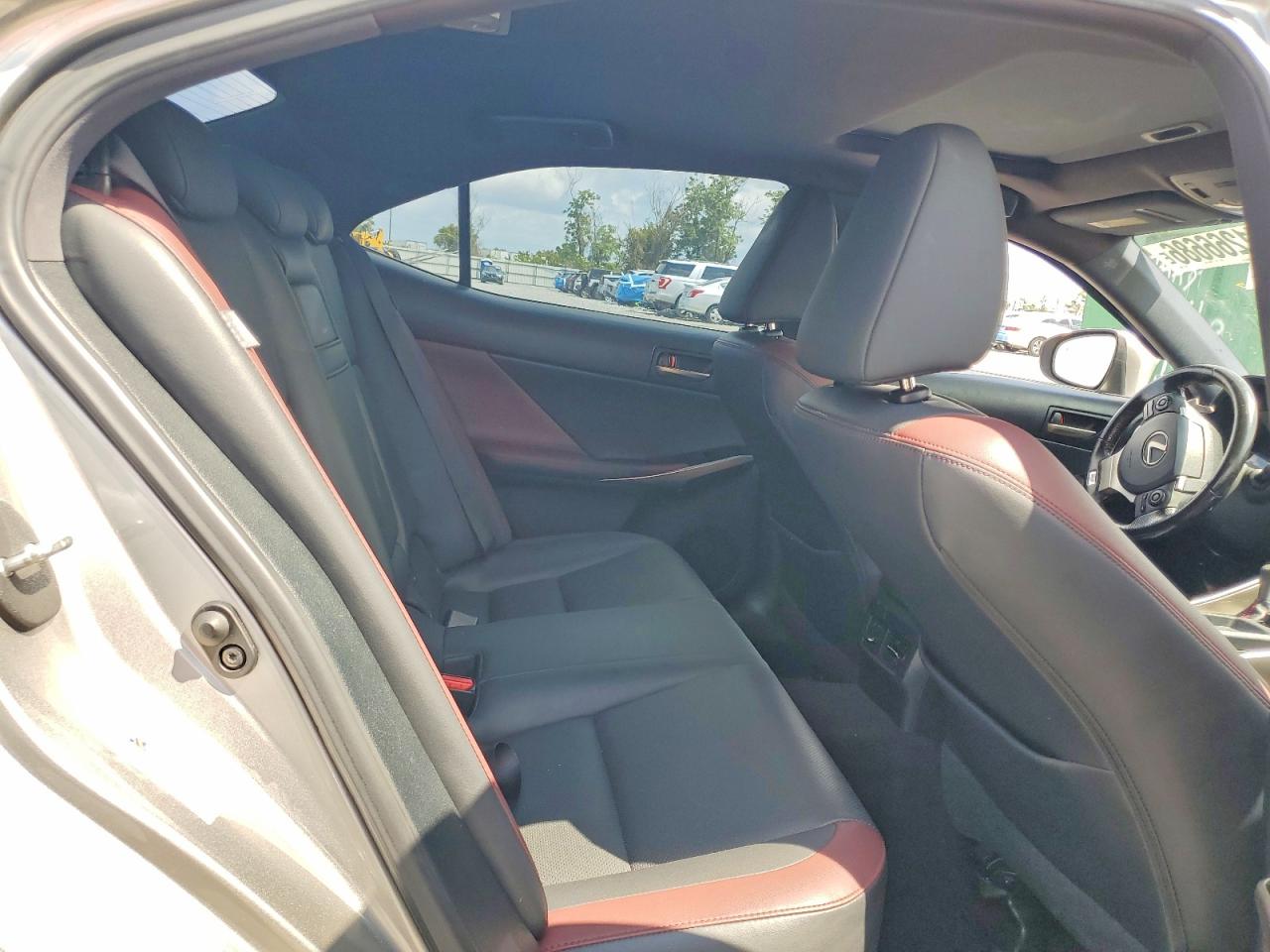 LEXUS IS 2016 — 11