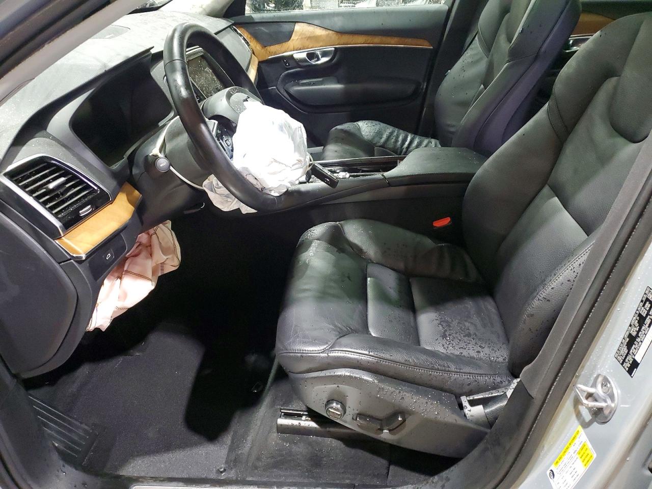 VOLVO XC90 2024 — 8