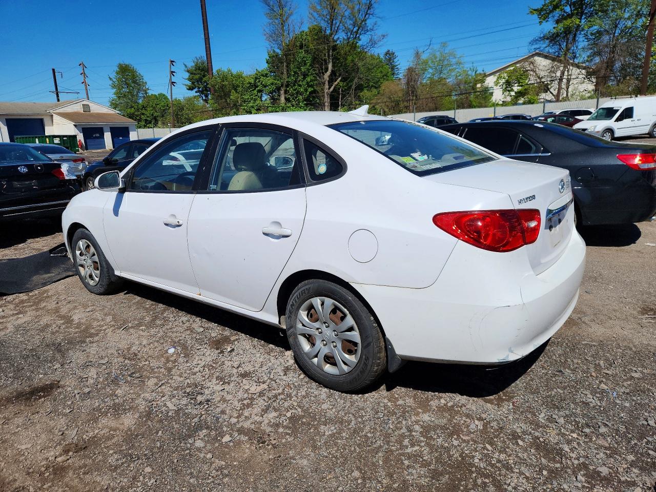HYUNDAI ELANTRA 2010 — 3