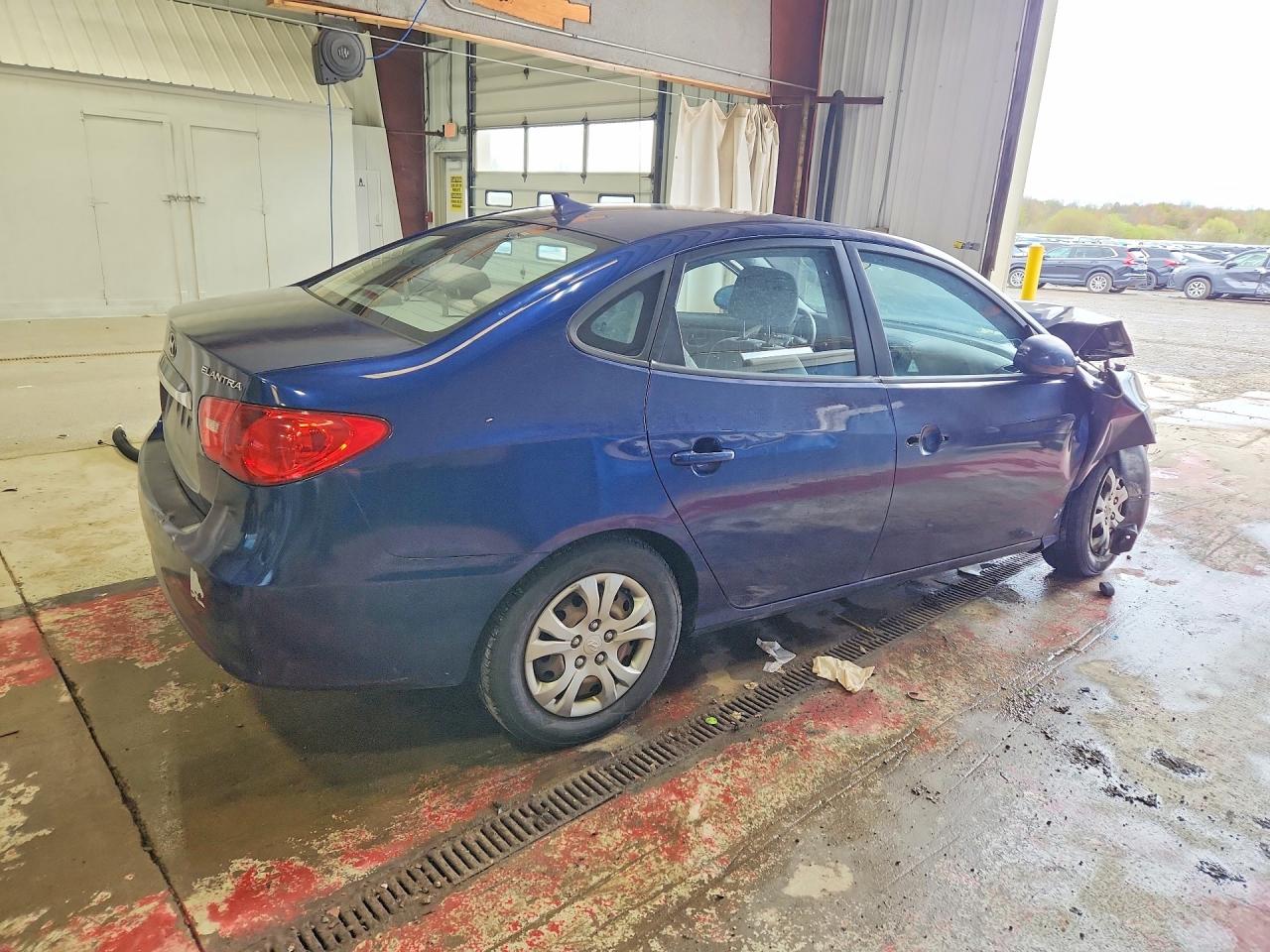 HYUNDAI ELANTRA 2010 — 4