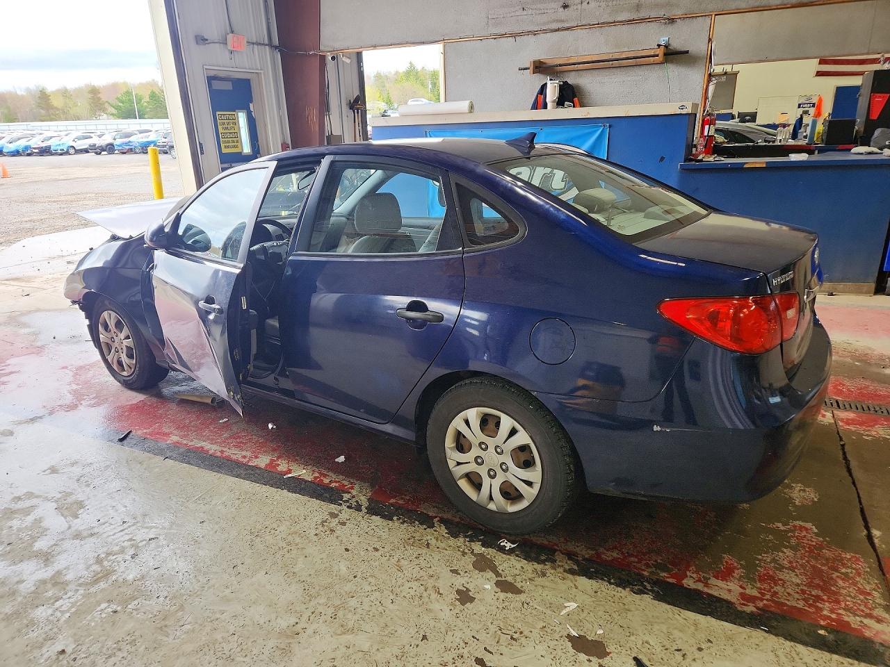 HYUNDAI ELANTRA 2010 — 3