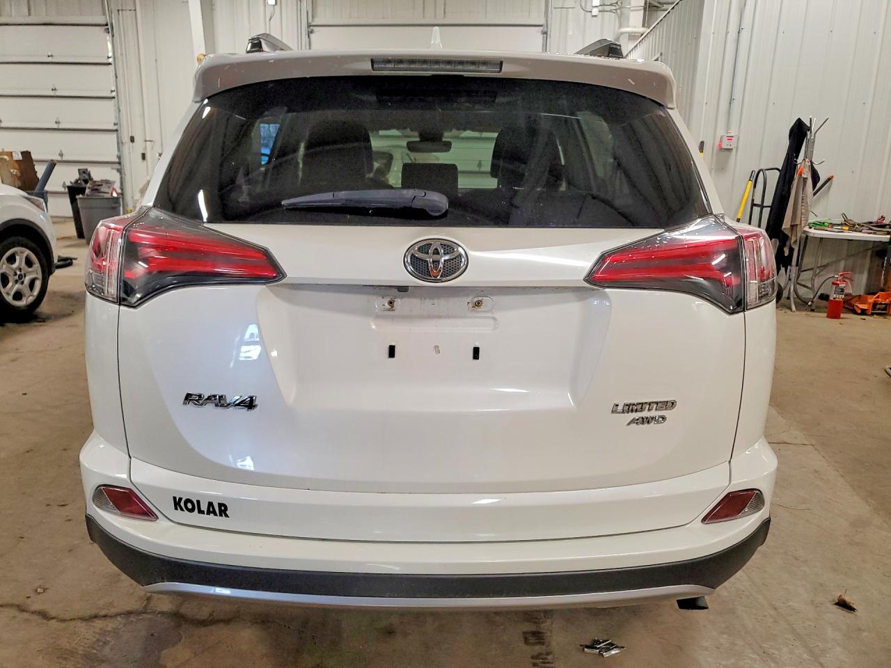 TOYOTA RAV4 2018 — 7