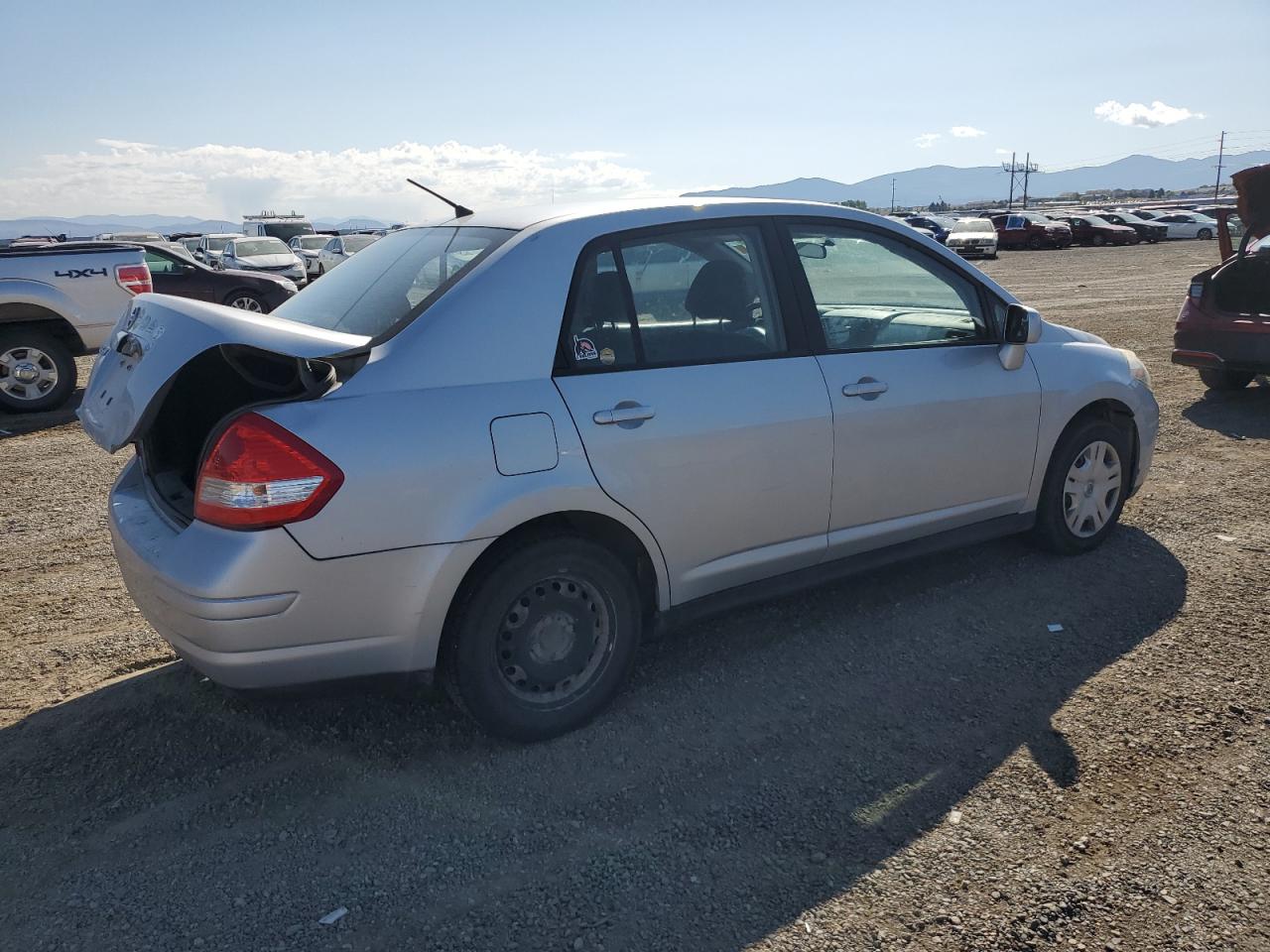 NISS VERSA 2011 — 4