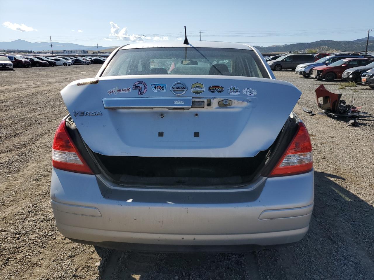 NISS VERSA 2011 — 7