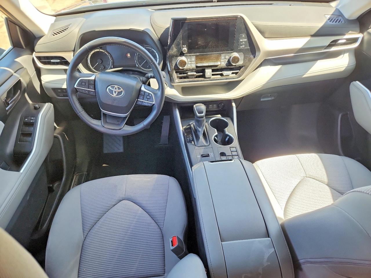TOYOTA HIGHLANDER 2023 — 9