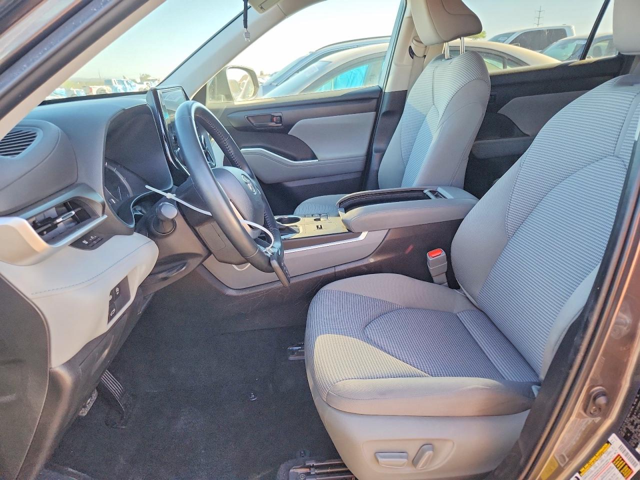 TOYOTA HIGHLANDER 2023 — 8