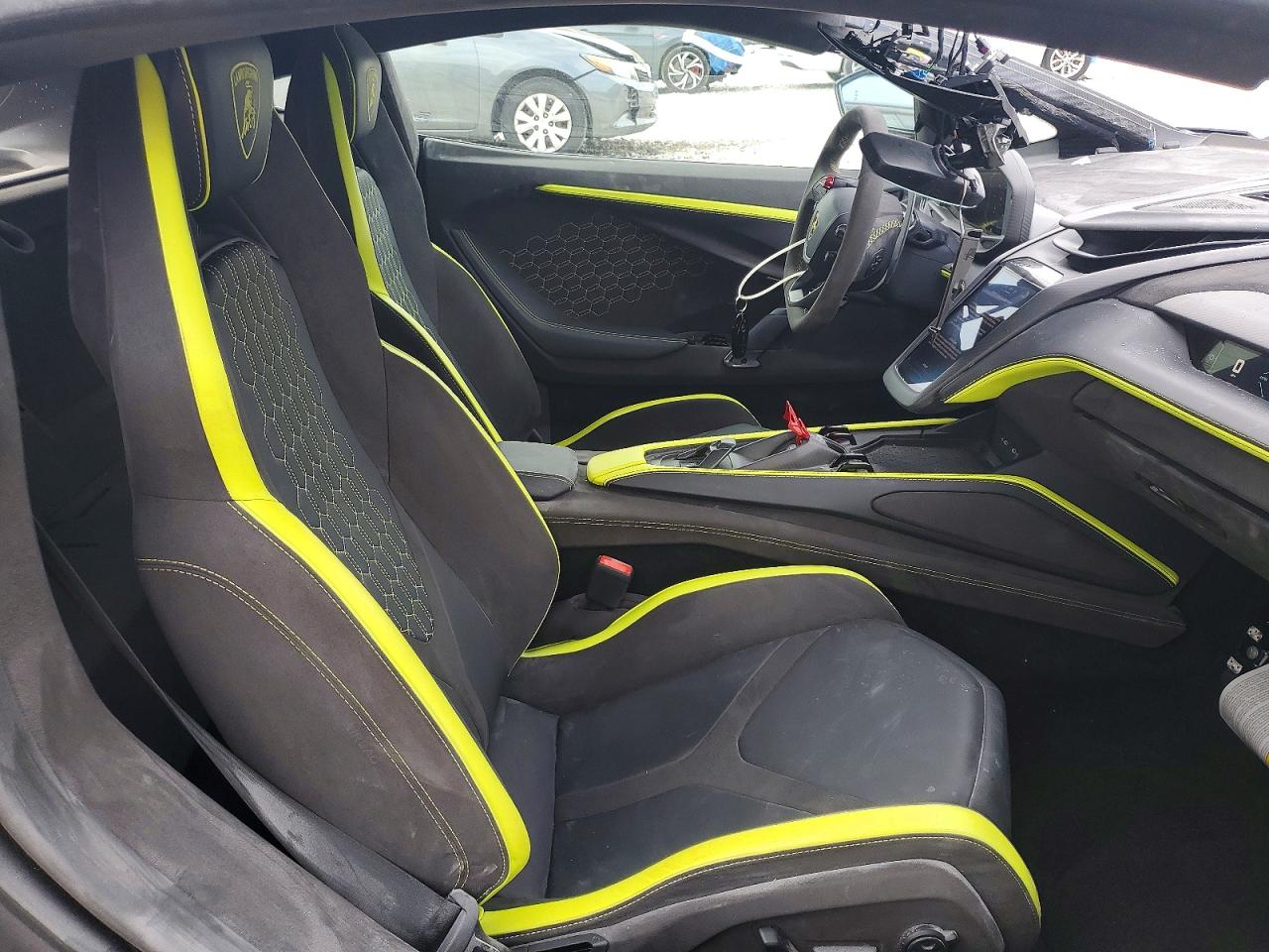 LAMBORGHINI REVUELTO 2024 — 11