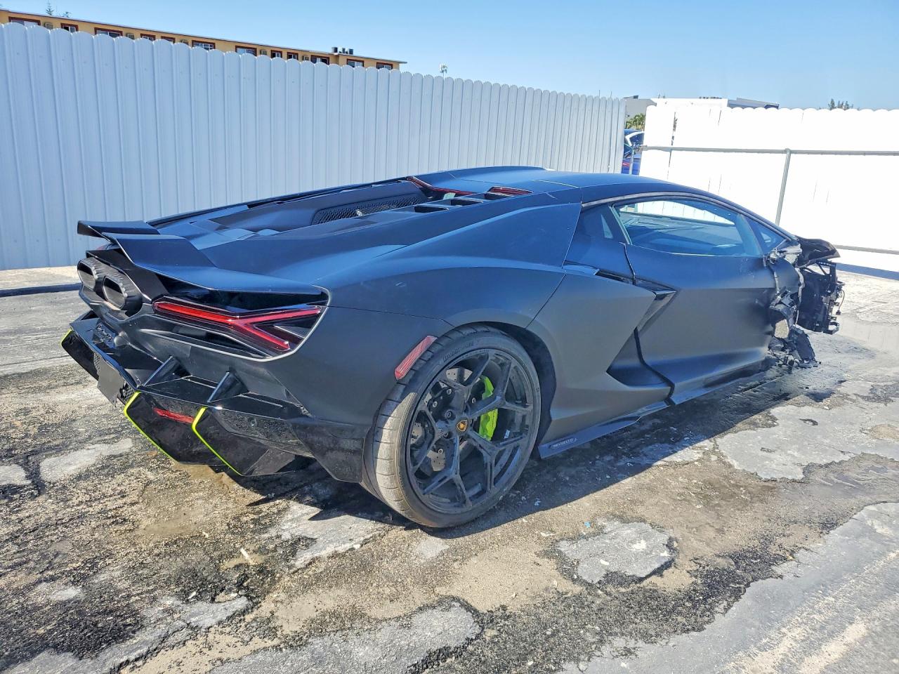 LAMBORGHINI REVUELTO 2024 — 4
