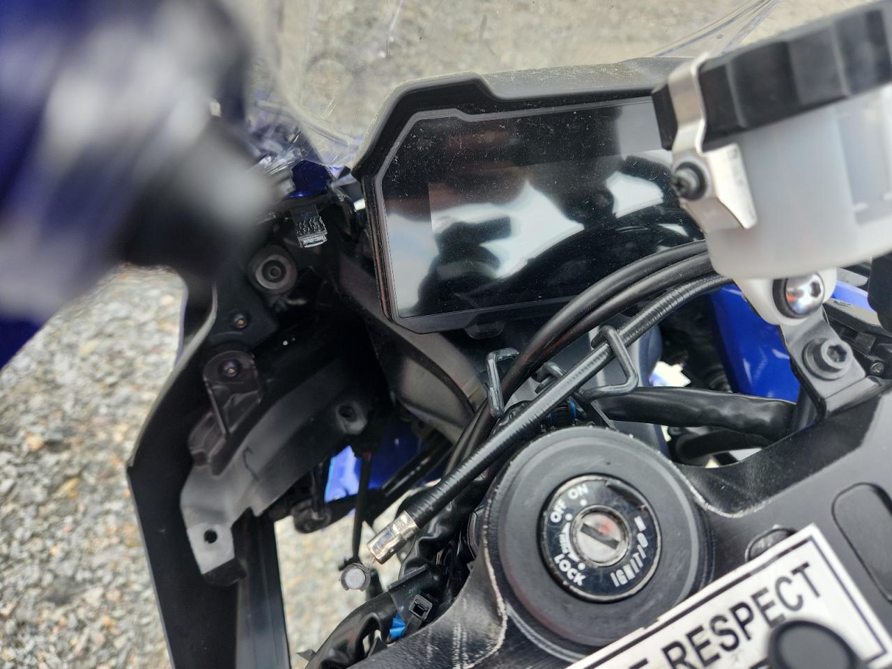 YAMAHA YZFR7 2023 — 8