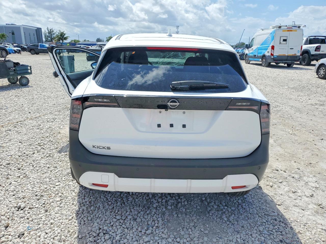 NISSAN KICKS 2025 — 7