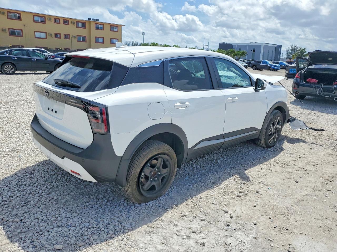 NISSAN KICKS 2025 — 4