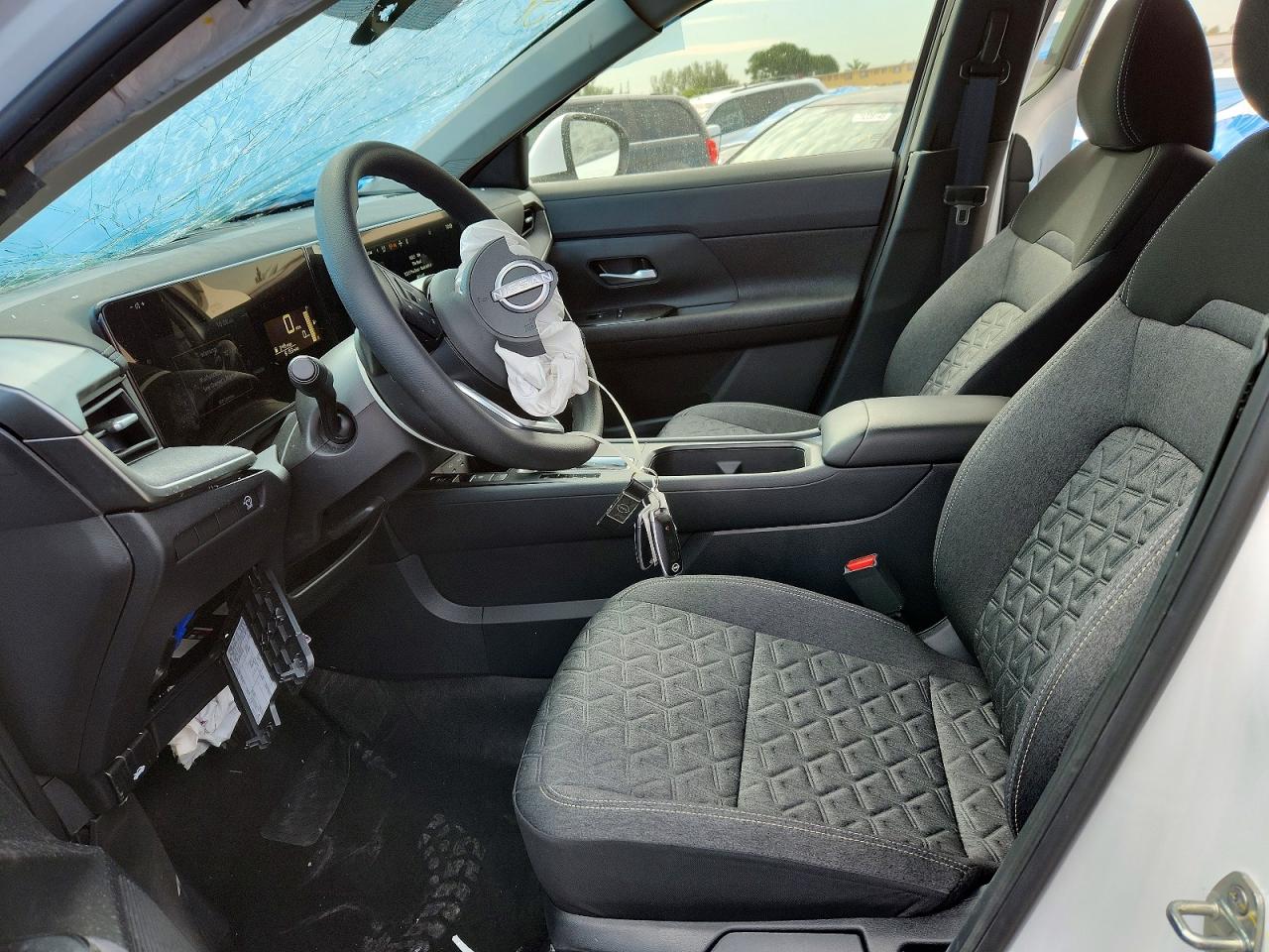NISSAN KICKS 2025 — 8