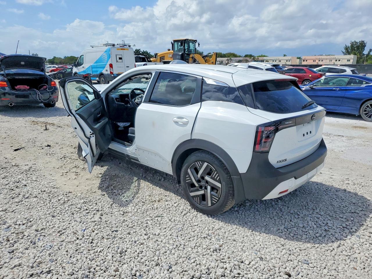 NISSAN KICKS 2025 — 3